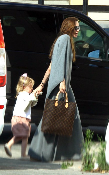 Анджелина Джоли с детьми на Мальте