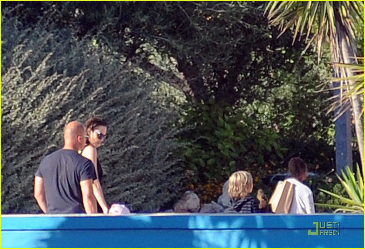 Семейство Джоли-Пит отдыхает в аквапарке!