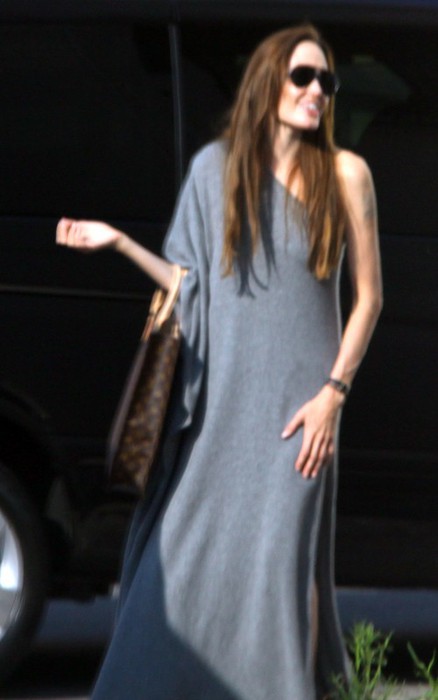 Анджелина Джоли с детьми на Мальте