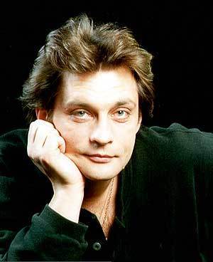 Домогаров угрожает бывшей девушке