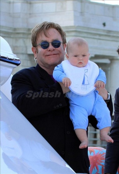 Новые фото сына Элтона Джона и Дэвида Ферниша