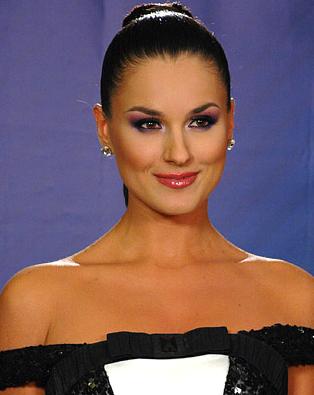 Ефросинина разорвала на себе платье