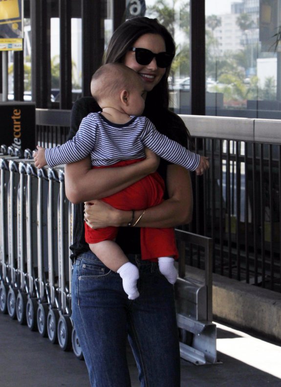 Счастливое путешествие Миранды Керр и малыша Флинна