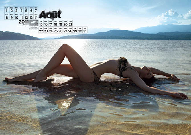 Креативная эротика – фото календарь «Бикини из нефти»