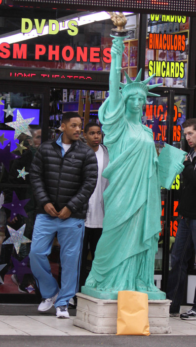 Эксклюзивные фото со съемок «Людей в черном – 3»!