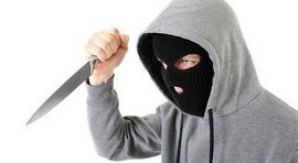 Голый британский солдат прогнал трех грабителей