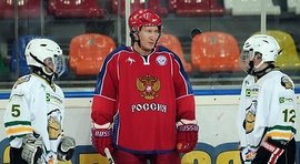 Владимир Путин встал на коньки