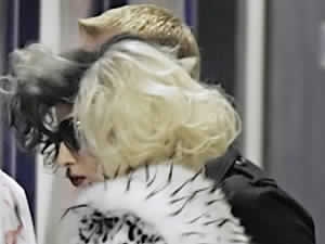 Леди Гага на вечеринке в честь Хэллоуина (фото)