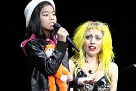 Леди Гага запела дуэтом