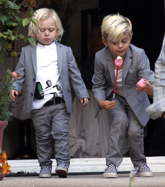 Пасхальная прогулка Гвен Стеффани с сыновьями (фото)