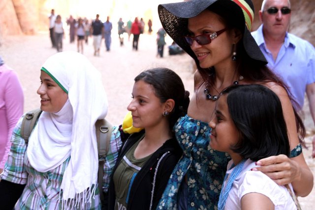 Эвелина Бледанс – кумир иорданских школьниц (фото)