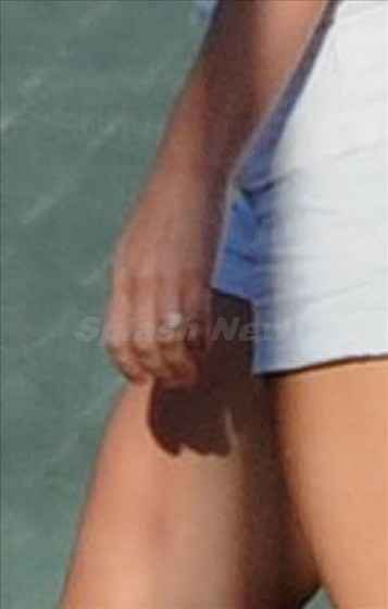 Что это за кольцо на безымянном пальце Бритни Спирс? (фото)