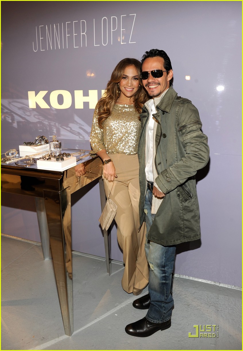 Дженнифер Лопез сразила наповал дырявым платьем! (фото)