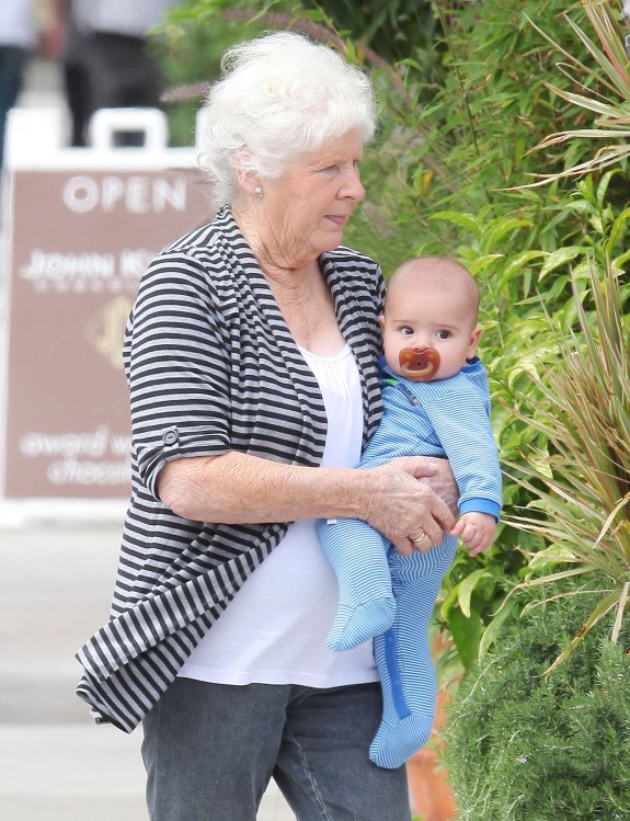 Миранда Керр и пятимесячный сынишка Флин: ланч в Лос-Анджелесе!