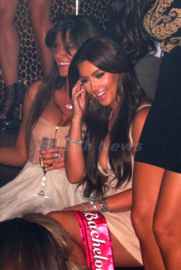 Жаркий девичник Ким Кардашьян в Вегасе