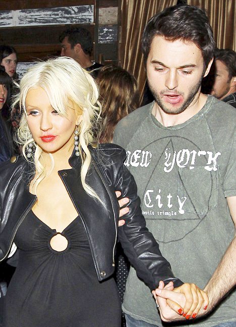 Кристина Агилера снова переборщила со спиртными напитками....