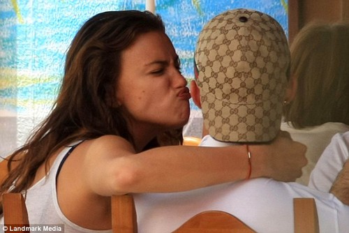 Криштиану Роналдо и Ирина Шейк отдыхают на острове Мадейра