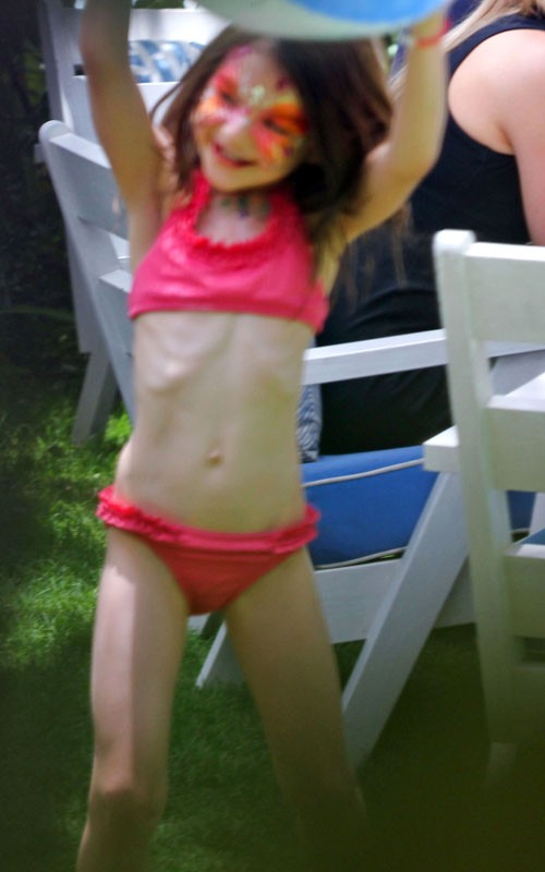 В честь дня рождения папы Сури Круз устроила представление!