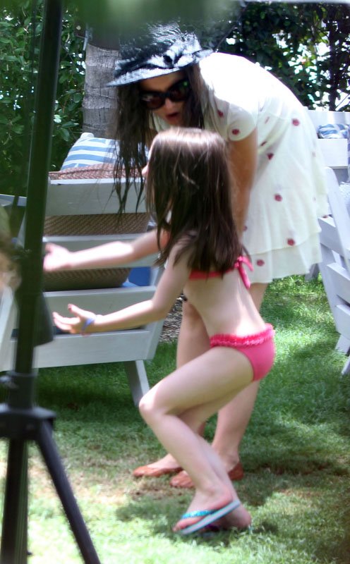 В честь дня рождения папы Сури Круз устроила представление!