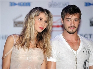 Светлану Лободу бросил муж!