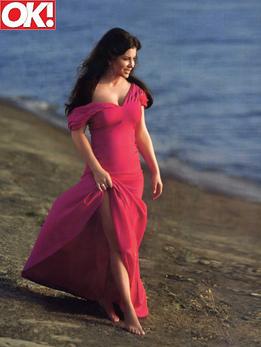 Первая фотосессия Ани Лорак после родов: располнела или нет?