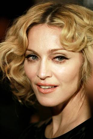 Мадонна набирает «свежих» моделей