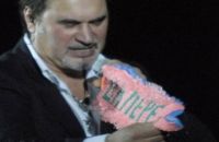 Валерию Меладзе преподнесли странный подарок