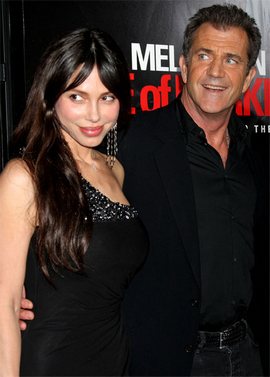 Мел Гибсон судится с русской пианисткой