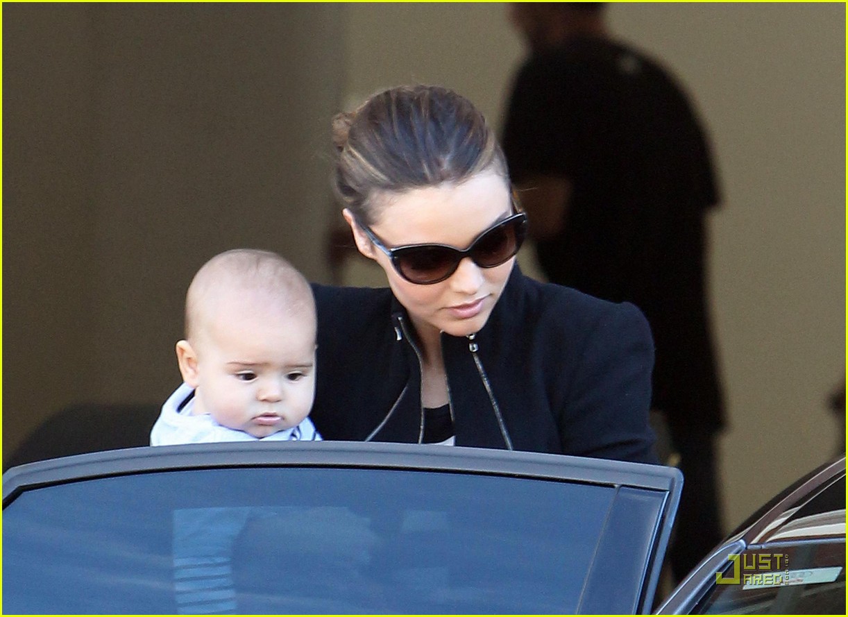 Миранда Керр и полугодовалый Флинн в Австралии