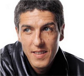 Главный герой Такси оскорбил фанов своим голым задом