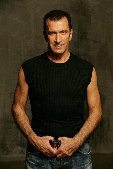 Буйнов подарил Цимбалюк эксклюзивный кулон