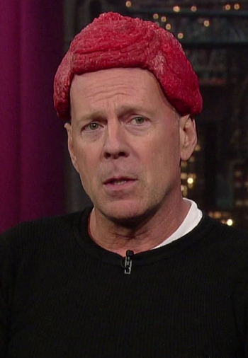 Брюс Уиллис и его «мясной парик» VS Леди Гага (фото)