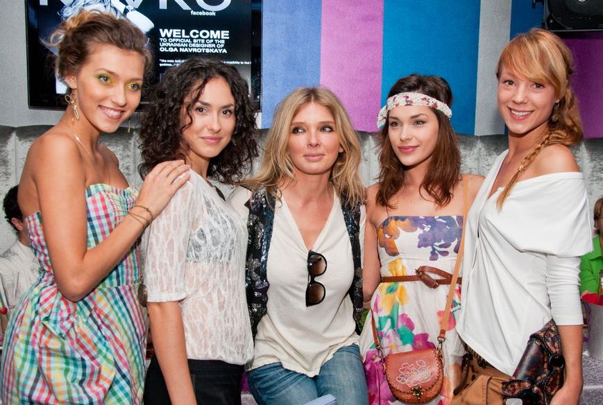 13 июля, в ресторане SEREBRO известный дизайнер и стилист Ольга Навроцкая презентовала свой первый официальный сайт NAVRO. В рамках презентации состоялась пресс-конференция для СМИ и показ летней коллекции NAVRO.  Новый сайт Ольги Нарроцкой выполнен в чёрно-белых тонах, язык сайта – английский. Команда, которая работала над созданием официальной интернет страницы дизайнера и стилиста управились с поставленной задачей за 120 часов.    «Я решила создать свой собственный сайт для того, чтобы люди, которые мной интересуются, могли заходить на мой сайт и спокойно просматривать его, а не фильтровать всю грязь интернета, - рассказывает Ольга. - Задача сайта – обеспечить людям доступ к правдивой, официальной информации. Я сама дитя интернета, мой день не обходиться без ноутбука и Великой Сети…. Честно, мне надоели все эти сплетни в интернете, надоели эти догадки, фотографии. Я хочу, что бы существовал один сайт, на котором всегда будет правдивая, качественная информация обо мне. Хочу, что бы люди заходили на сайт, щелкали кнопочкой и знали правду. Знаете, это нужно было уже давно сделать. Когда я закончила последнюю коллекцию, то поняла, что так дальше продолжаться не может. У меня должен быть сайт. В моей голове уже года 4 зреет план создать свою собственную официальную интернет страницу. Всё это время в моих мыслях находились идеи, зарисовки, эскизы по созданию моего будущего сайта и, наконец, всё мечты реализовались».     В этот вечер поздравить Ольгу пришли звёздные друзья дизайнера – Фагот, Дарья Медовая, группа «Real O», Галина, Маша Фокина, Юлия Кавтарадзе и многие другие.    Real O  «Коллекция Ольги шикарна. На показе у Ольги Навроцкой много шифона, шелка, натуральных, качественных тканей. Они такие красивые, благородные, в нарядном, вечернем стиле».    Галина  «Коллекция Оли Шикарна. Мне очень понравилась. Знаете, для того, что бы надевать эти изысканные наряды, нужно иметь свою собственную яхту. Знаете, то, что Ольга презентовала свой официальный сайт это шаг вперёд в ее карьере, ведь теперь ее наряды, ее работы сможет увидеть огромный круг новых людей, а это очень важно».