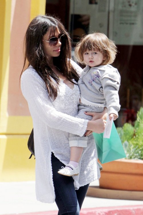 Оксана Григорьева гуляет с дочерью Мела Гибсона в Лос-Анджелесе