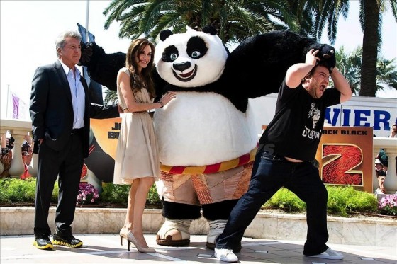 Анджелина Джоли в объятьях Джо Блэка и Кунг-Фу Панды!