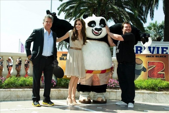 Анджелина Джоли в объятьях Джо Блэка и Кунг-Фу Панды!