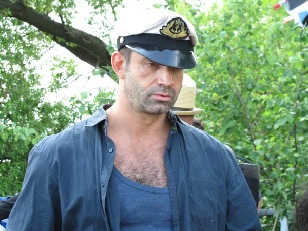 Брутальный Дмитрий Певцов на съемках кинофильма «Баржа»