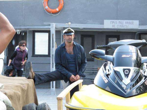 Брутальный Дмитрий Певцов на съемках кинофильма «Баржа»