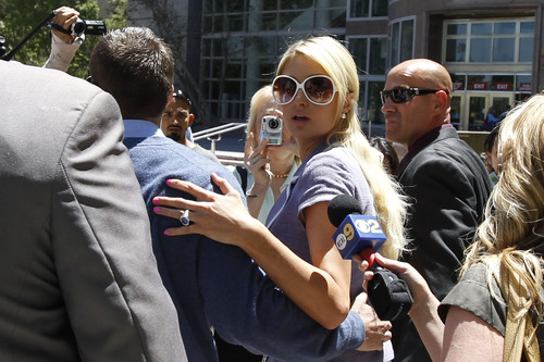 Пэрис Хилтон с бойфрендом стали жертвами маньяка! (фото)