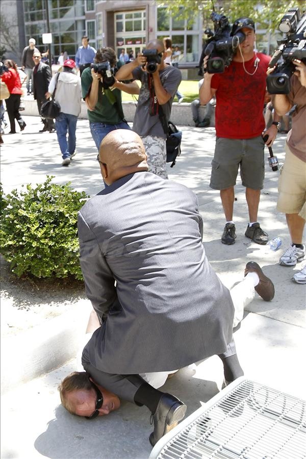 Пэрис Хилтон с бойфрендом стали жертвами маньяка! (фото)