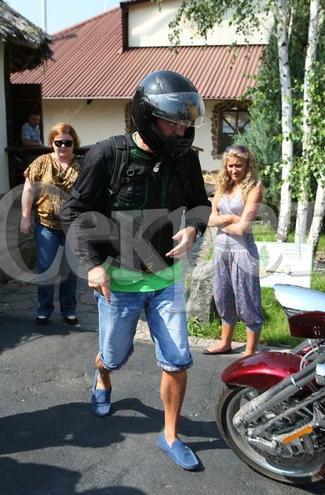 Новая женщина Пономарева попала в объектив папарацци!