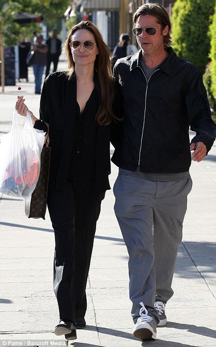 Романтическая прогулка Анджелины Джоли и Брэда Питта