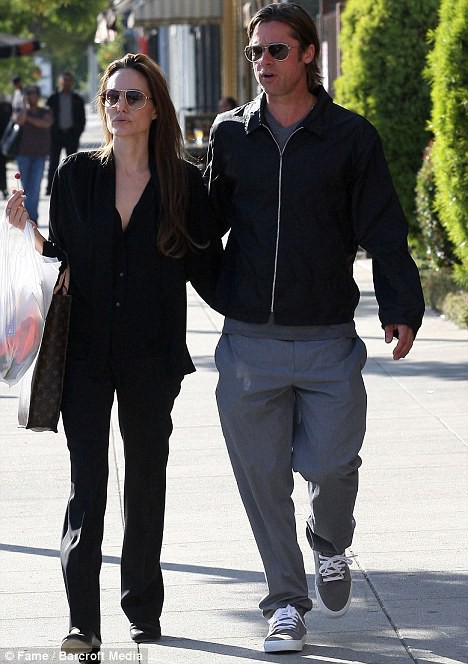 Романтическая прогулка Анджелины Джоли и Брэда Питта