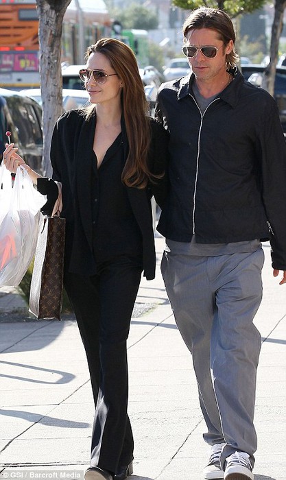 Романтическая прогулка Анджелины Джоли и Брэда Питта