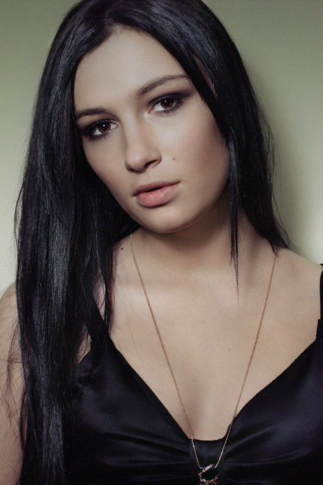 Анастасия Приходько назначила дату свадьбы