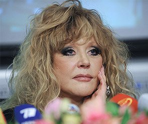 Пугачеву выписали из клиники