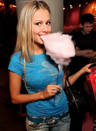 Роскошь и скромность в нарядах звезды «Универа» - Марии Кожевниковой