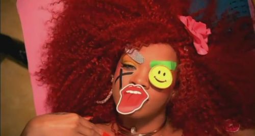 Показы клипа Рианны запрещены в дневное время