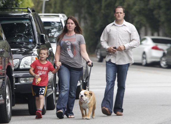 Ромэо и Круз Бекхэмы на прогулке с питомцами!