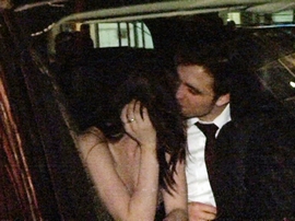 Поцелуй: Роберт Паттинсон и Кристен Стюар морочат поклонникам головы (видео)